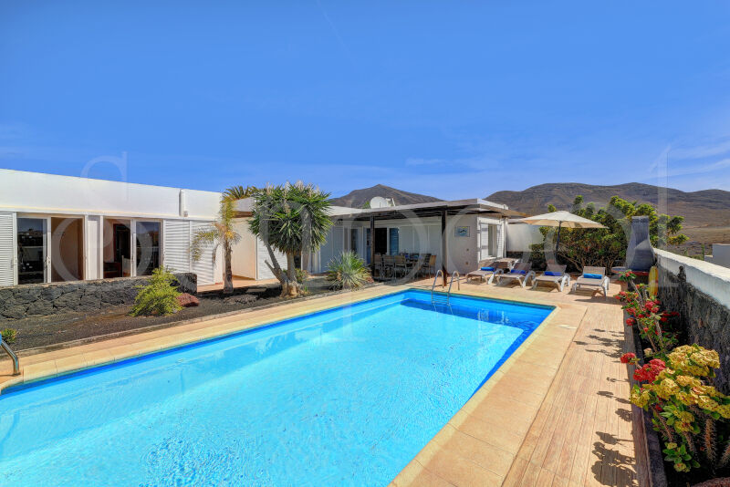 Villa Las Canas - villas en lanzarote con piscina climatizada
