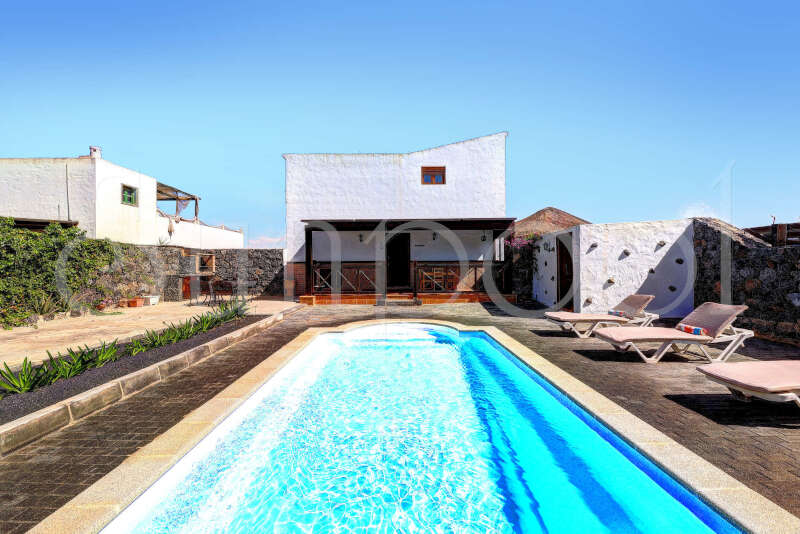 Casa Cernícalo - alquiler de villas en lanzarote con piscina privada