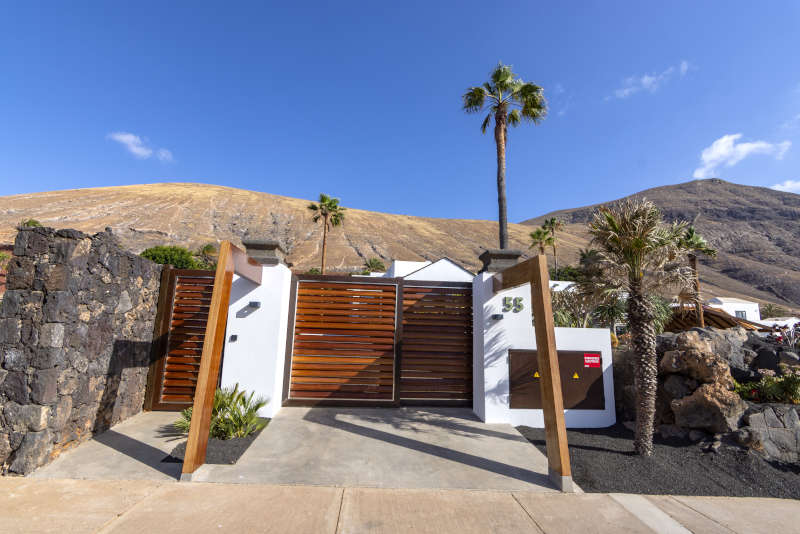 Villa Liquen - villas en lanzarote con piscina climatizada