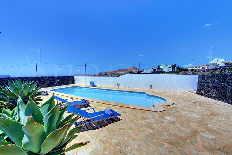 Villa Pelzer - villas en lanzarote con piscina climatizada