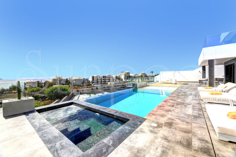 Villa Infinity - villas en lanzarote con piscina climatizada